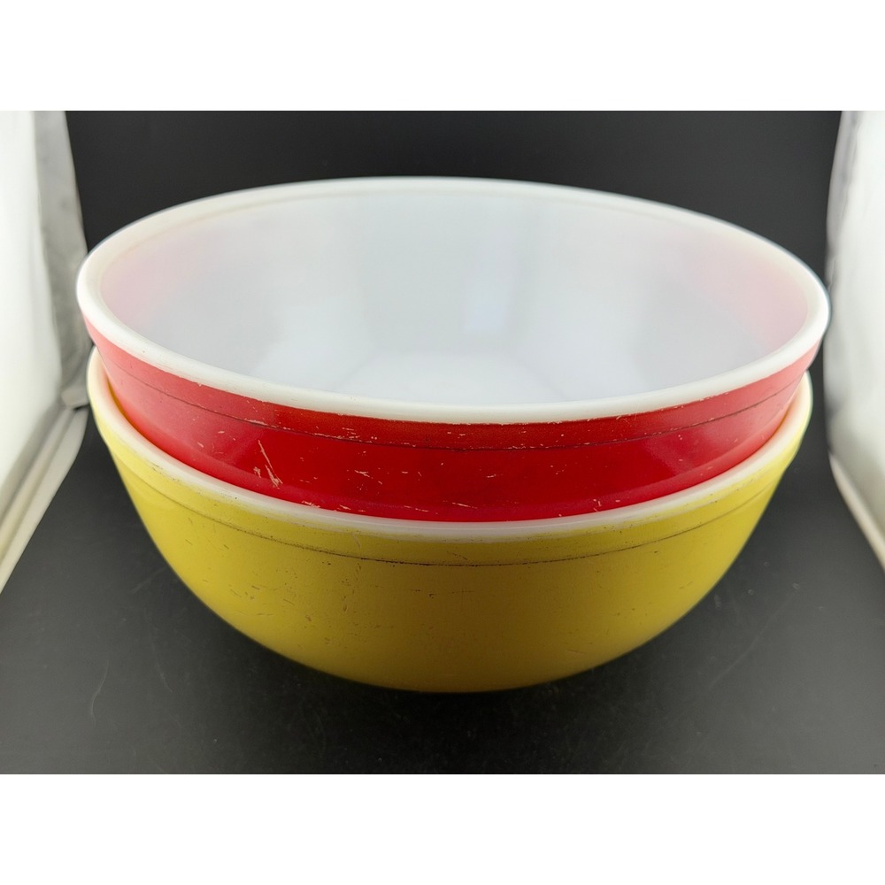 Vintage Pyrex Primary Colors Mixing Bowls: 4qt Red 404 and Yellow, Set of 2